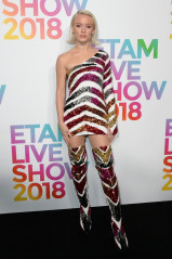 Zara Larsson - ETAM Show at Paris Fashion Week 09/25/2018 фото №1106490