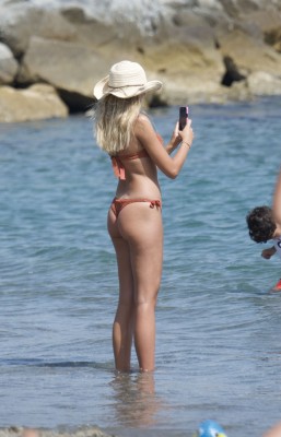 ZARA MCDERMOTT in Bikinis on the Beach in Marbella 07/11/2020 фото №1264366