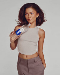 Zendaya for SmartWater September 2023 фото №1378711