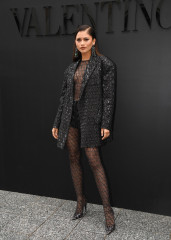 Zendaya - Valentino Show during Paris Fashion Week 10/02/2022 фото №1360961