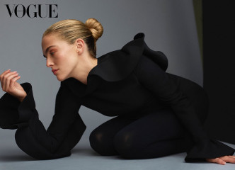 Zoey Deutch for Vogue Thailand (September 2022) фото №1350270