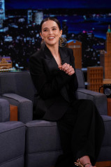 Zoey Deutch-The Tonight Show Starring Jimmy Fallon фото №1339747