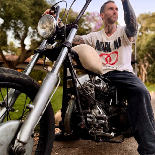 Adam Levine инстаграм фото
