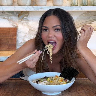 Christine Teigen инстаграм фото