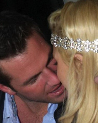 Фото 2692 к новости Пэрис Хилтон слилась в страстном поцелуе с бойфрендом