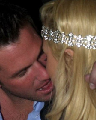 Фото 2693 к новости Пэрис Хилтон слилась в страстном поцелуе с бойфрендом