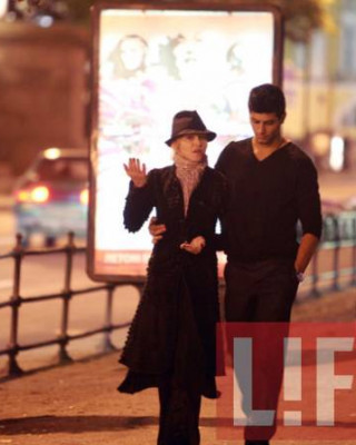 Фото 4130 к новости Мадонна устроила для любовника ночную романтическую экскурсию по Санкт-Петербургу