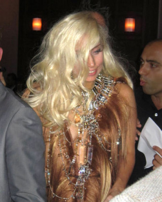 Фото 11224 к новости Lady Gaga спела в баре
