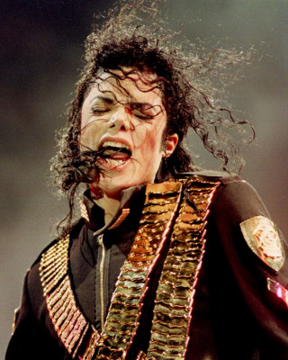 Фото 9284 к новости Сегодня поклонники Майкла Джексона вспоминают кумира — короля поп-музыки, его не стало год назад