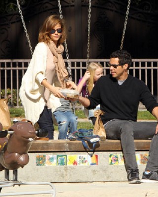 Фото 14275 к новости Беременная Джессика Альба с семьей в Голливуде