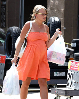 Фото 14548 к новости Добрачная беременность Натали Портман стала объектом критики