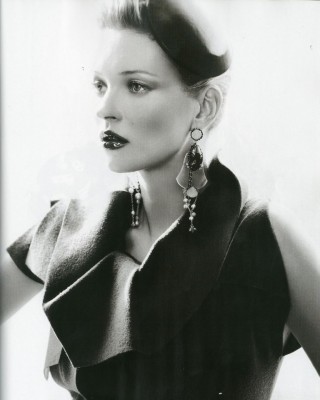 Фото 17221 к новости Кейт Мосс для Vogue UK (Август 2011)