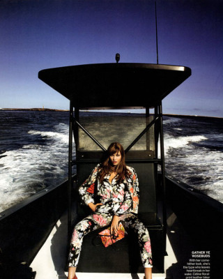 Фото 20120 к новости Карли Клосс и Эдди Рэдмэйн в Vogue US 