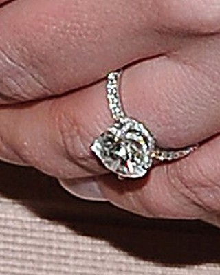 Фото 20131 к новости Бритни Спирс показала обручальное кольцо