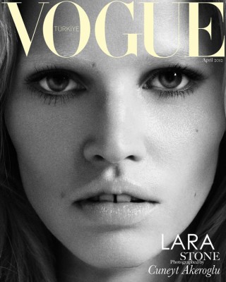 Две фотосесии Лары Стоун в турецком Vogue