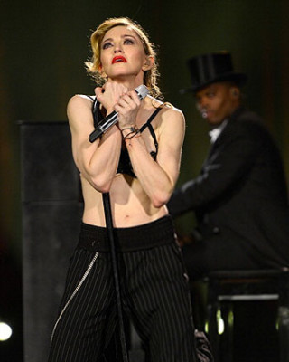 Мадонна начала мировое турне