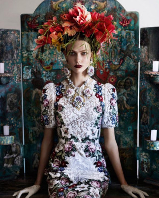 Американская красавица Карли Клосс стала героиней июльского номера журнал Vogue US. Фотосессию снима