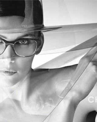Фото 29390 к новости Летиция Каста рекламирует очки от Chanel