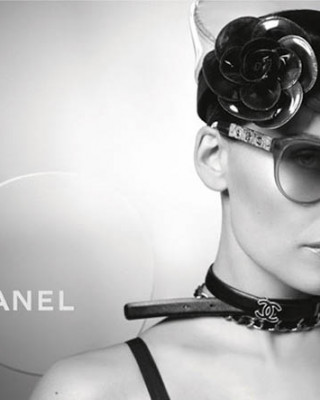 Фото 29391 к новости Летиция Каста рекламирует очки от Chanel