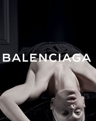 Фото 31681 к новости Кристен МакМенами для Balenciaga