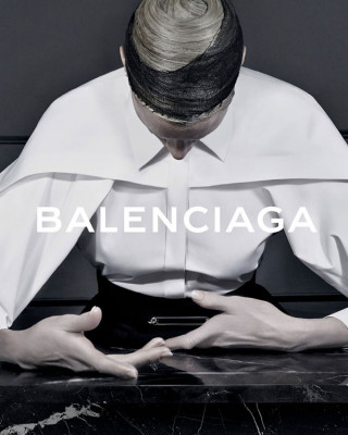 Фото 31682 к новости Кристен МакМенами для Balenciaga