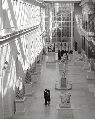 Фото 33873 к новости Алек Болдуин и Джемма Артертон в календаре Zeiss Art