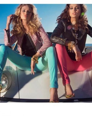 Фото 34331 к новости Рози Хантингтон-Уайтли и Эмили ДиДонато специально для Juicy Couture 
