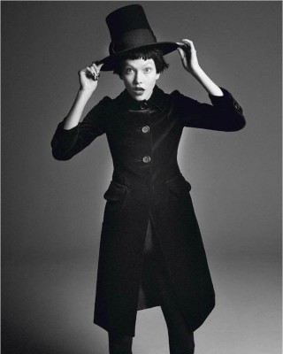 Фото 35035 к новости Карли Клосс в парижском Vogue 