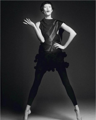 Фото 35041 к новости Карли Клосс в парижском Vogue 