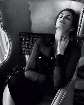 Фото 35182 к новости Синди Кроуфорд в российском Harper's Bazaar