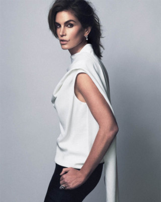 Фото 35185 к новости Синди Кроуфорд в российском Harper's Bazaar