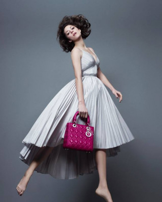 Фото 35443 к новости Марион Котийяр специально для Dior