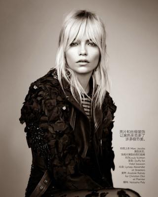 Фото 35690 к новости Наташа Поли в китайском Vogue