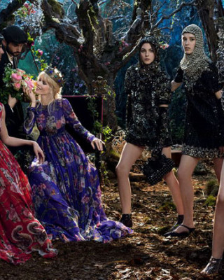 Фото 36441 к новости Клаудиа Шиффер и Бьянка Балти для Dolce & Gabbana