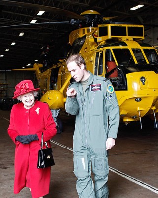 Фото 36459 к новости Принцу Уильяму подарили вертолет