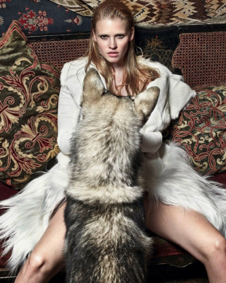 Фото 37019 к новости Лара Стоун в британском Vogue