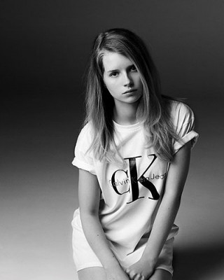 Лотти Мосс в рекламе Calvin Klein  