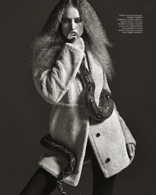 Фото 37163 к новости Ракель Циммерман в парижском Vogue