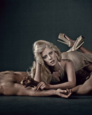 Фото 37584 к новости Леди Гага представила свой новый парфюм