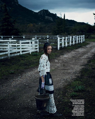 Фото 40212 к новости Мина Цветкович в российском Vogue