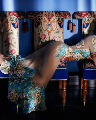 Фото 42545 к новости Легендарная Иман на станицах итальянского Vanity Fair
