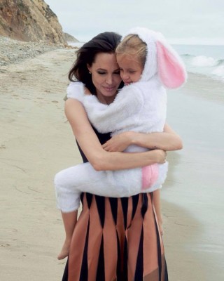 Фото 44793 к новости Семейство Джоли-Питт в журнале Vogue
