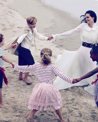 Фото 44794 к новости Семейство Джоли-Питт в журнале Vogue