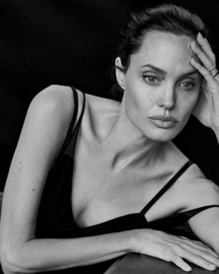 Фото 45153 к новости Анджелина Джоли на страницах журнала WSJ