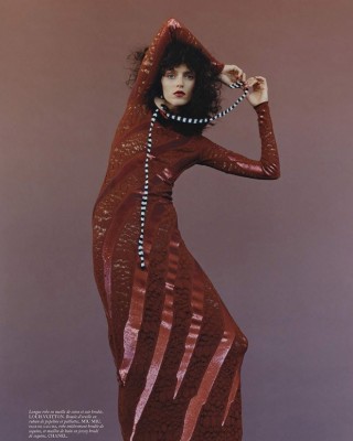 Фото 45719 к новости Аня Рубик на страницах парижского Vogue 