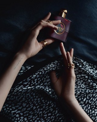 Фото 45932 к новости Эбби Ли рекламирует Yves Saint Laurent Opium 