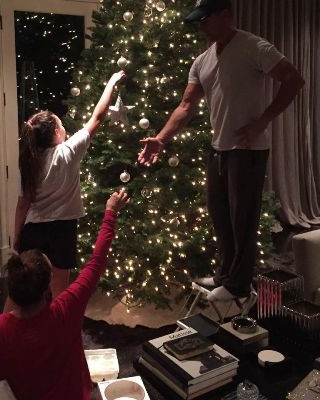 Леа Ремини готовится к Рождеству с семьей