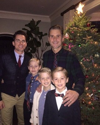 Мэтт Бомер отпраздновал Рождество с партнером и тремя детьми