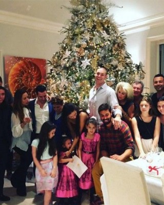 Супермодель Адриана Лима отпраздновала Рождество с многочисленными родственниками