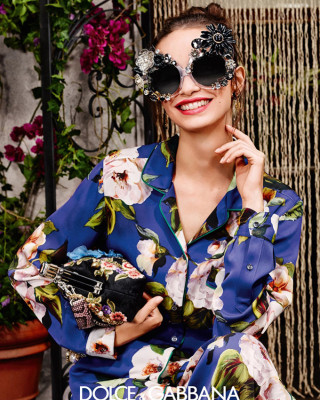 Фото 48692 к новости Лума Грот и другие рекламируют солнцезащитные очки Dolce & Gabbana